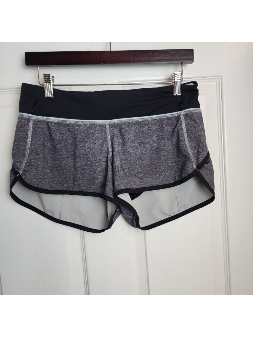 Lululemon Speed Up Shorts Gray pink size 6 lined 3" inseam activewear